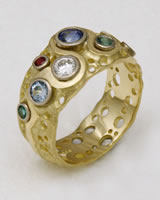 Large 'Loop Ring' in 18K gold with seven mixed stones